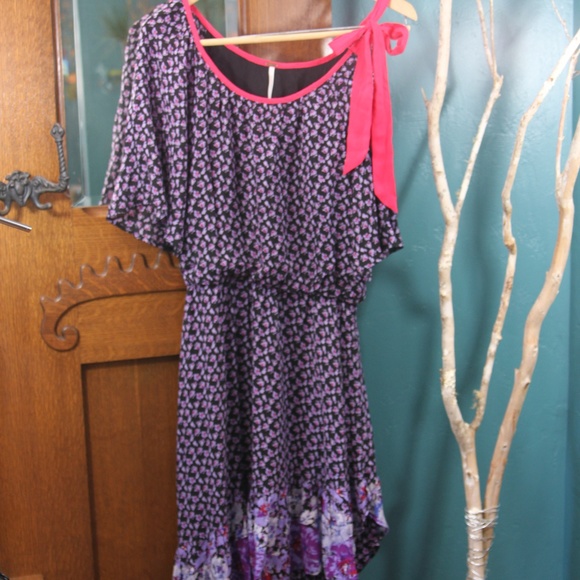 Free People Dresses & Skirts - 🦋 FREE PEOPLE Floral Cold Shoulder Midi Dress